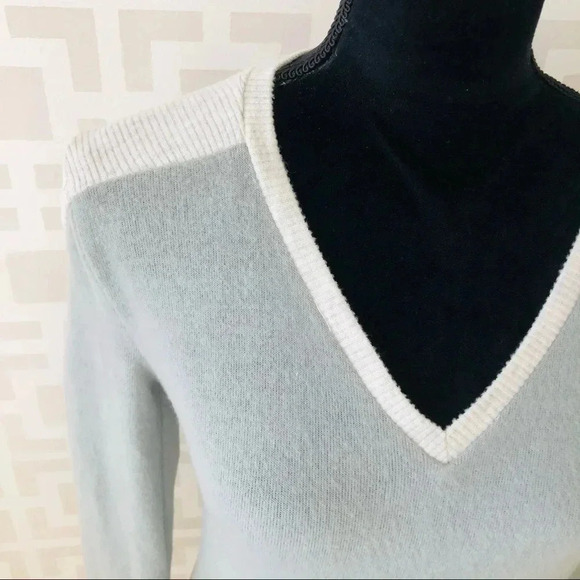Poof Grey Contrast Trim V-Neck Sweater S NWT - Picture 2 of 3